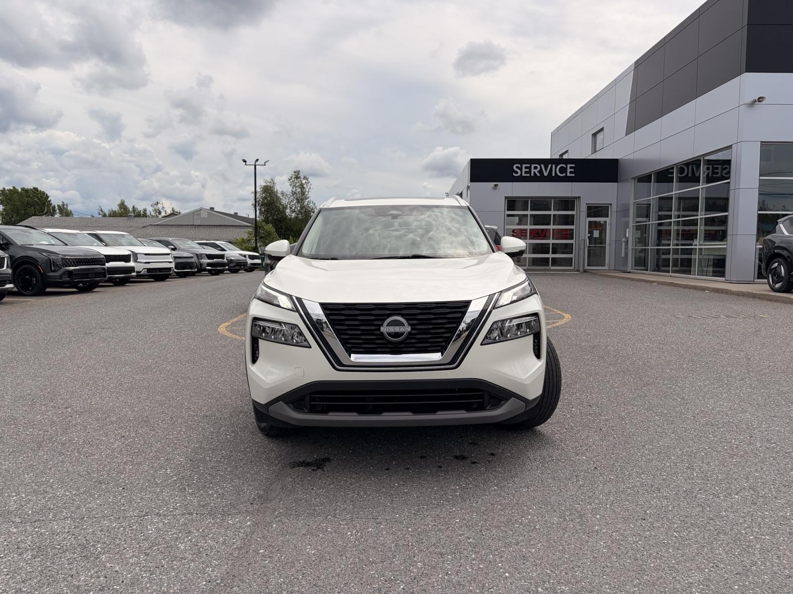 Nissan Rogue SV Moonroof 2023 — photo 2