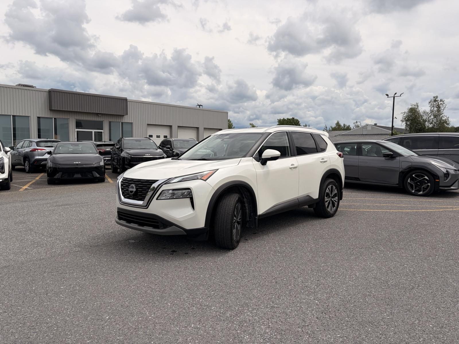 Nissan Rogue SV Moonroof 2023 — photo 3