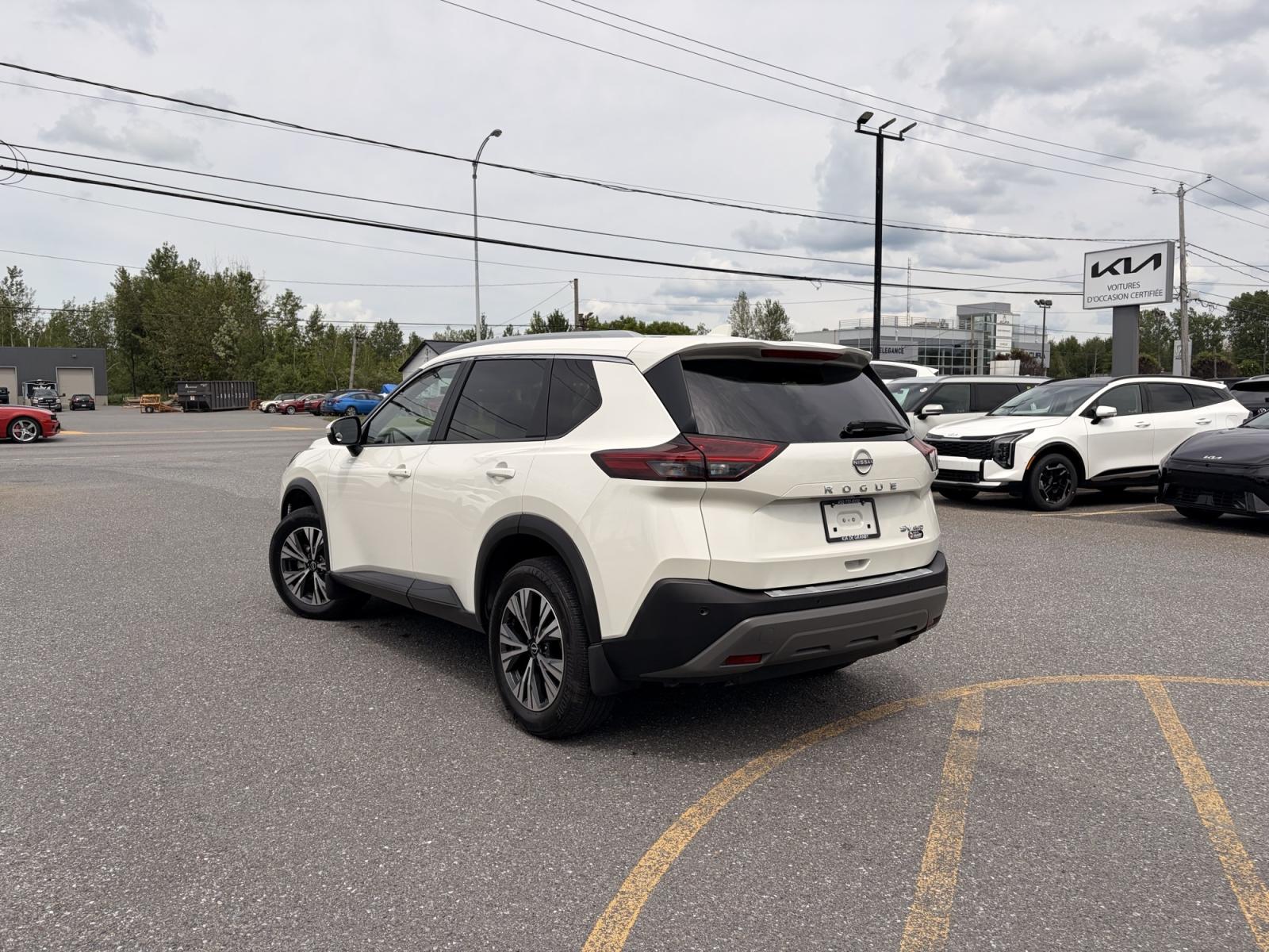 Nissan Rogue SV Moonroof 2023 — photo 4