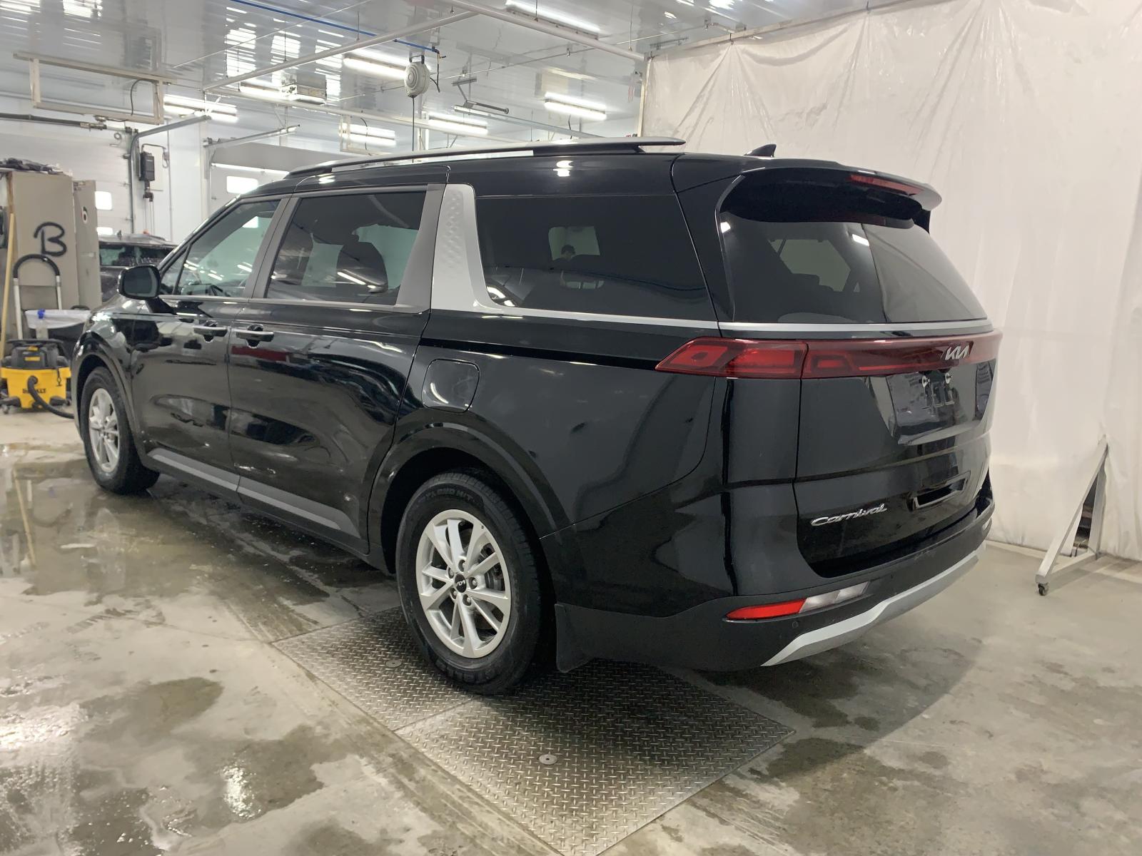 Kia Carnival LX+ 2022 — photo 3