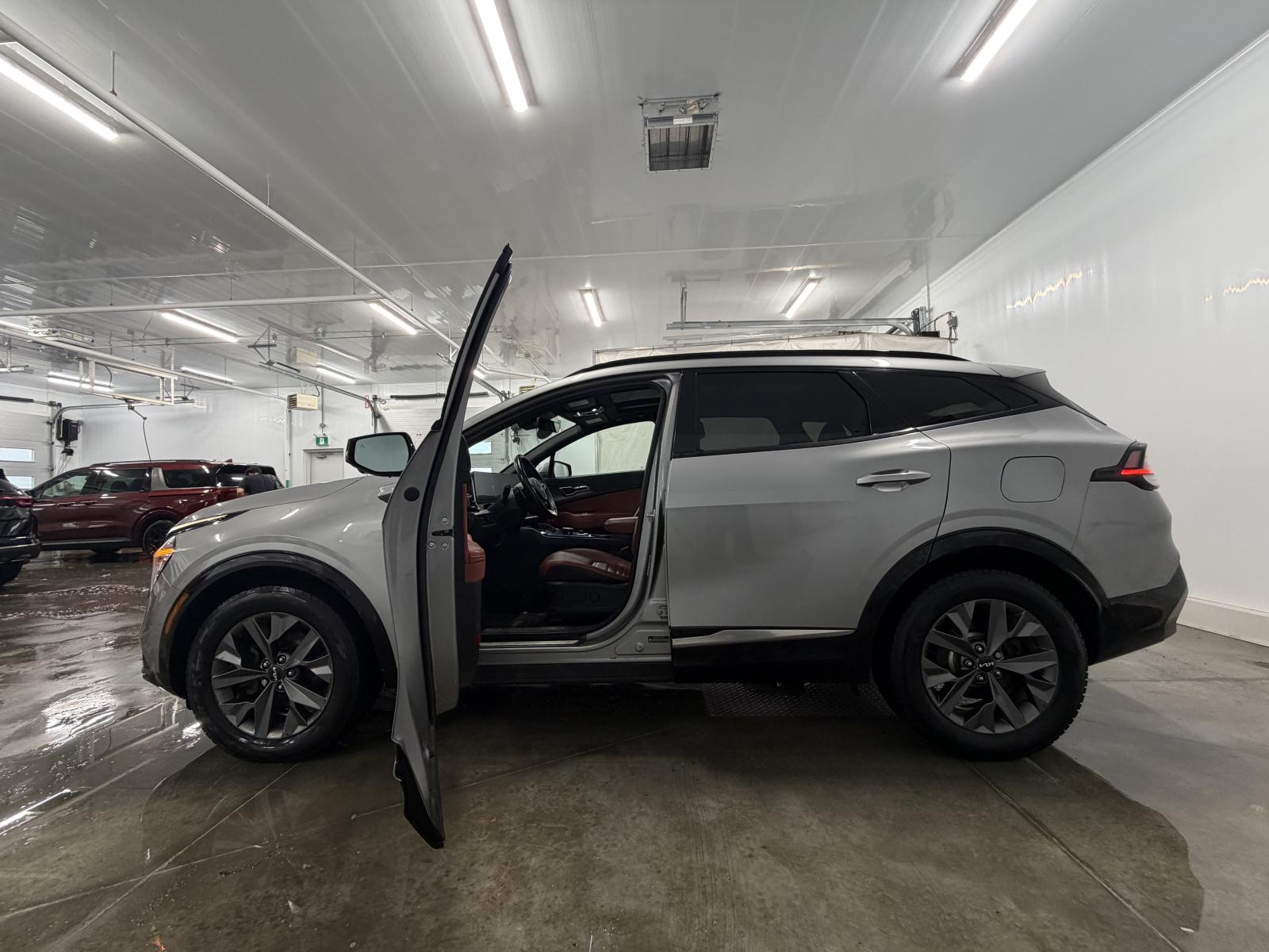 Kia Sportage SX Hybrid 2023 — photo 3