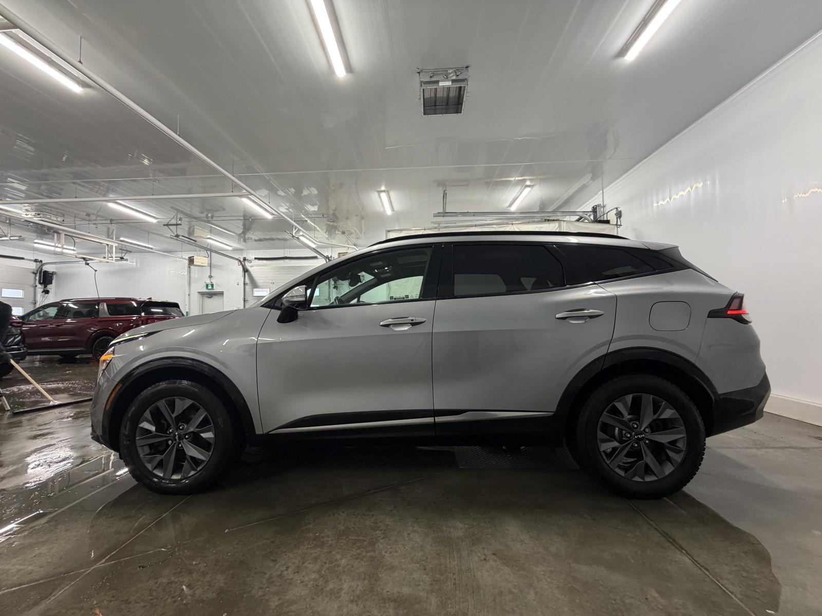Kia Sportage SX Hybrid 2023 — photo 2