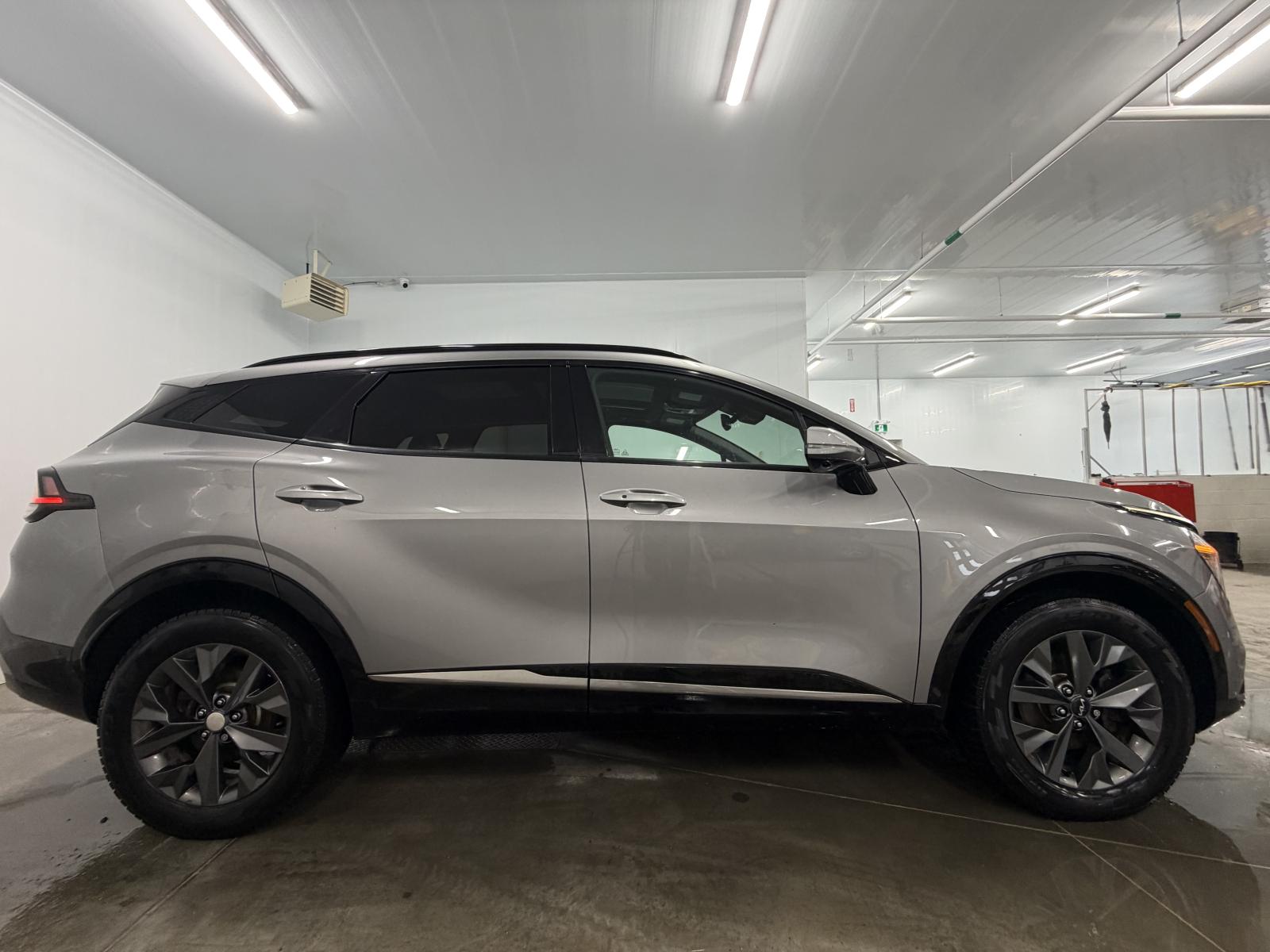 Kia Sportage SX Hybrid 2023 — photo 8