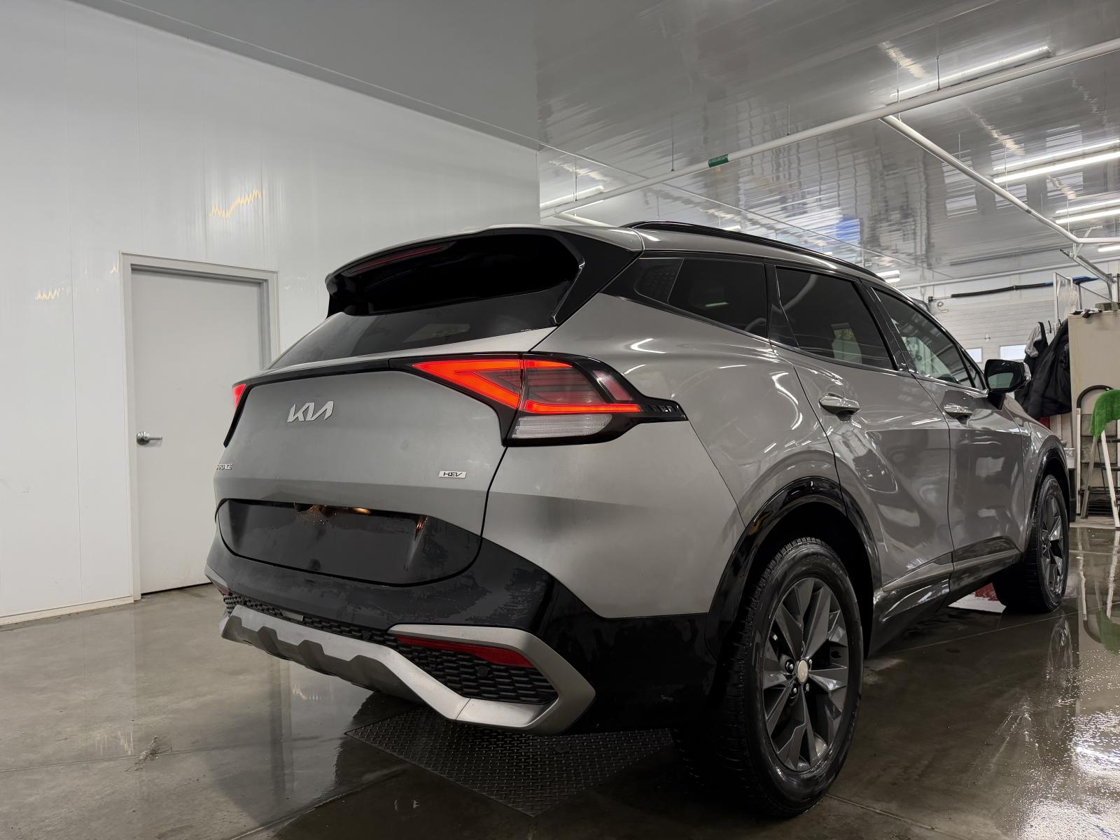Kia Sportage SX Hybrid 2023 — photo 7