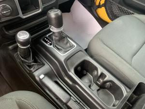 Miniature 14 Jeep Wrangler Sport S 2021
