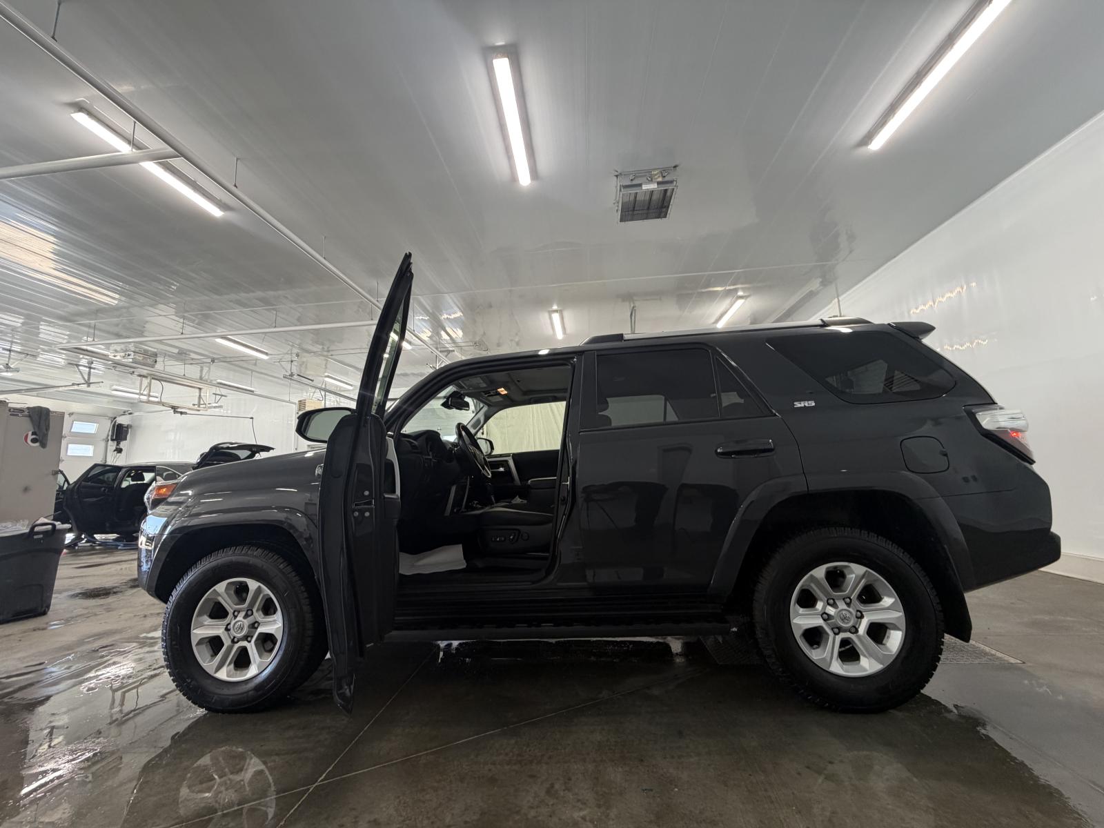Toyota 4Runner SR5 2024 — photo 3
