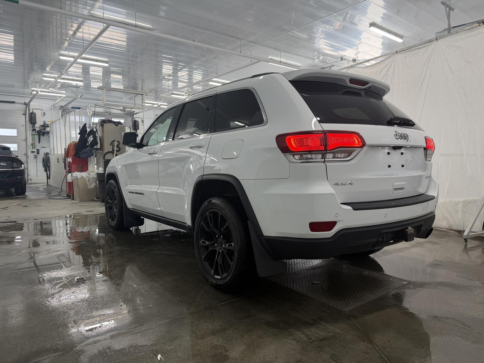 Jeep Grand Cherokee Laredo Altitude 2021 — photo 4