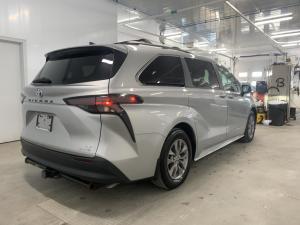 Thumbnail 5 Toyota Sienna LE 2024