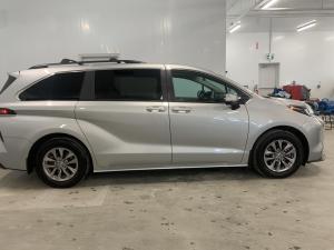 Thumbnail 6 Toyota Sienna LE 2024