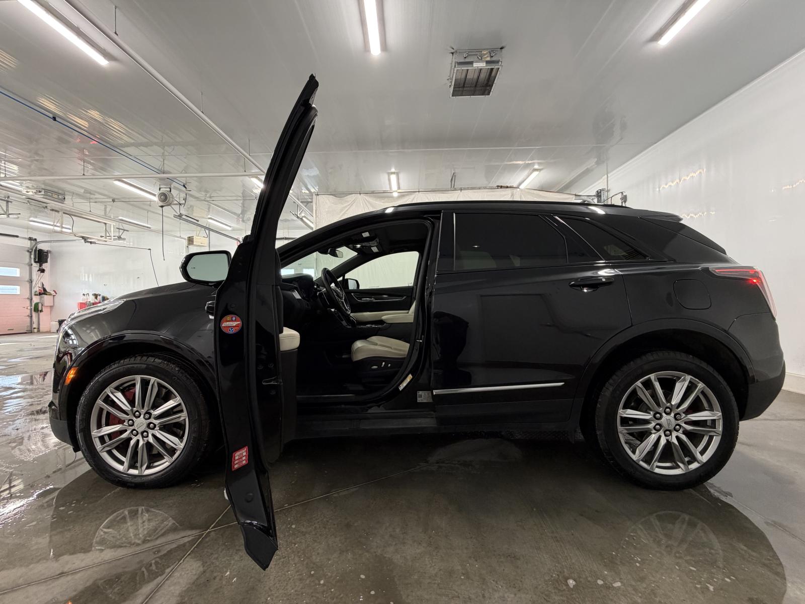 Cadillac XT5 Sport 2022 — photo 3