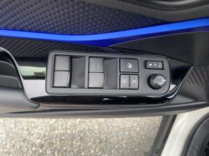 Miniature 17 Toyota C-HR LE 2021