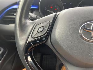 Miniature 20 Toyota C-HR LE 2021