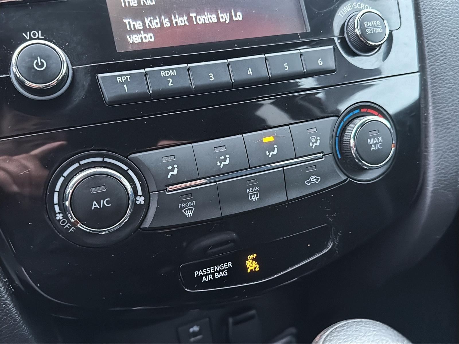 Image 18 Nissan Rogue SV Special Edition 2016