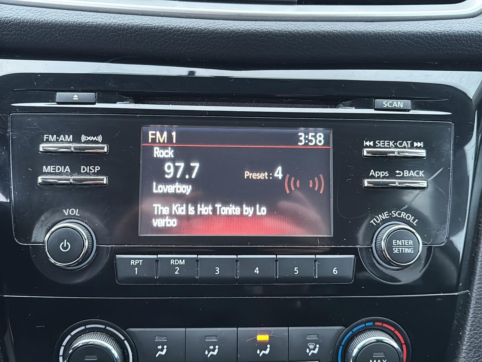 Image 17 Nissan Rogue SV Special Edition 2016