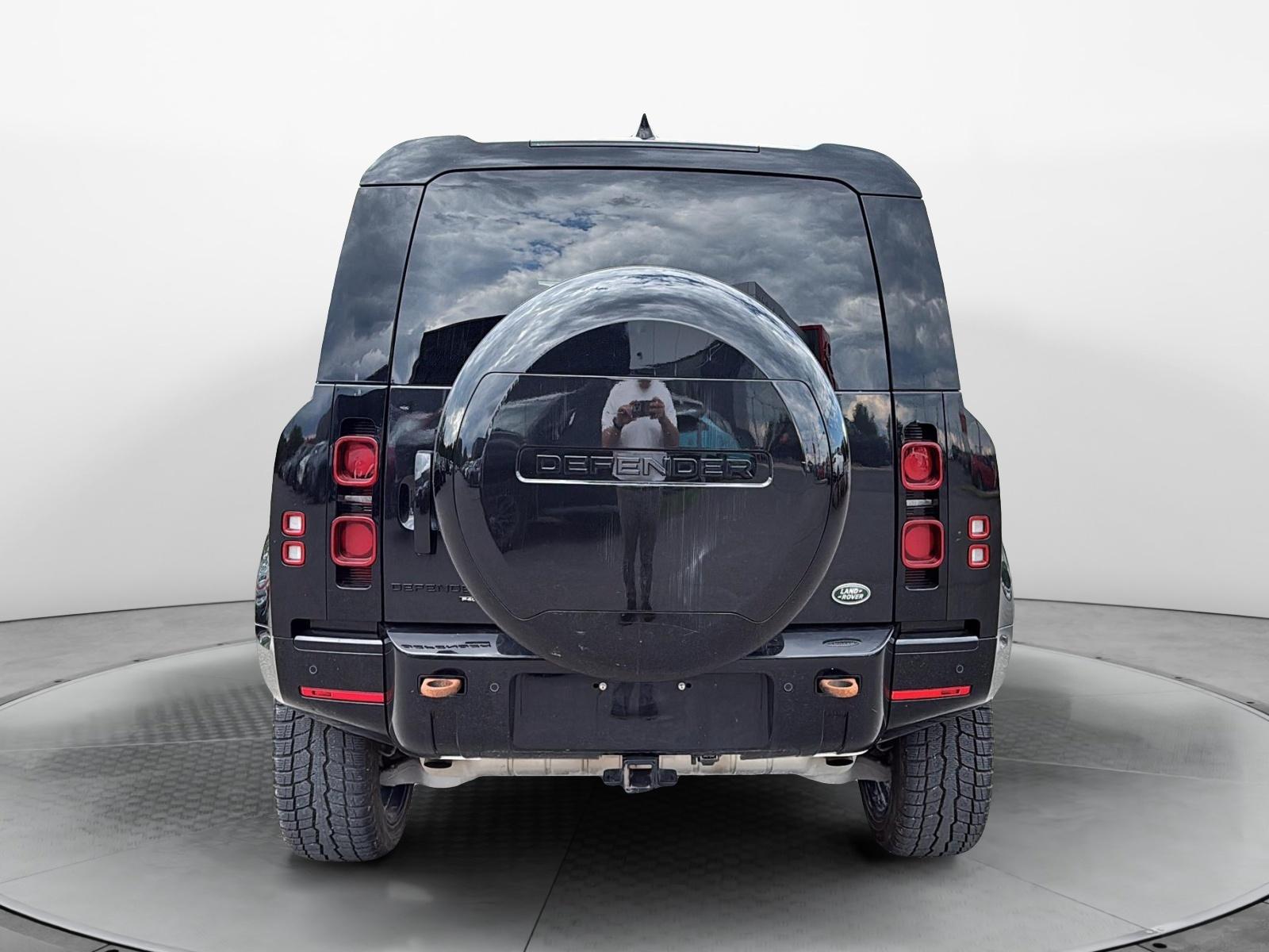 Land Rover Defender 110 X-Dynamic SE P400 2023 — photo 4