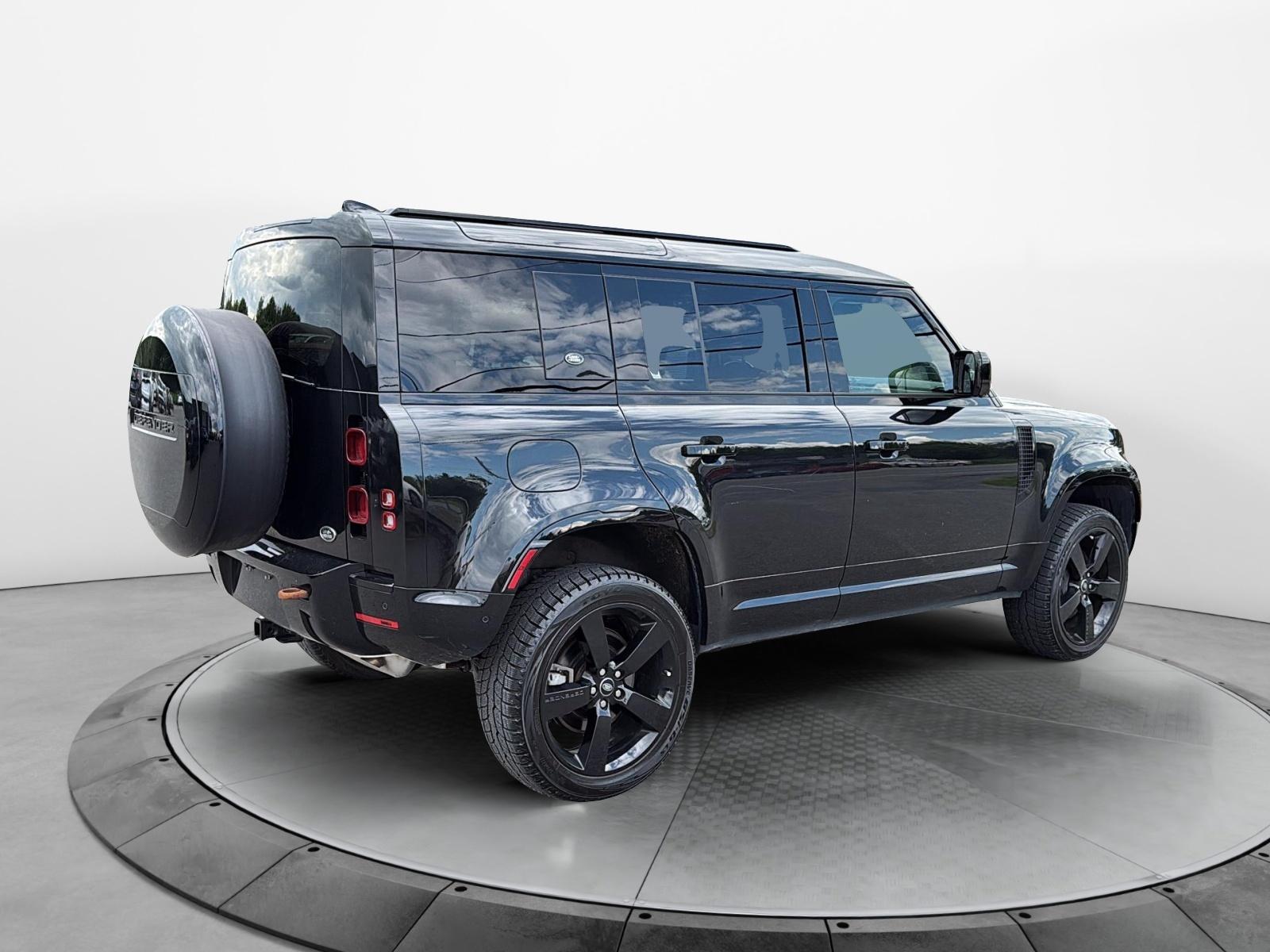 Land Rover Defender 110 X-Dynamic SE P400 2023 — photo 5