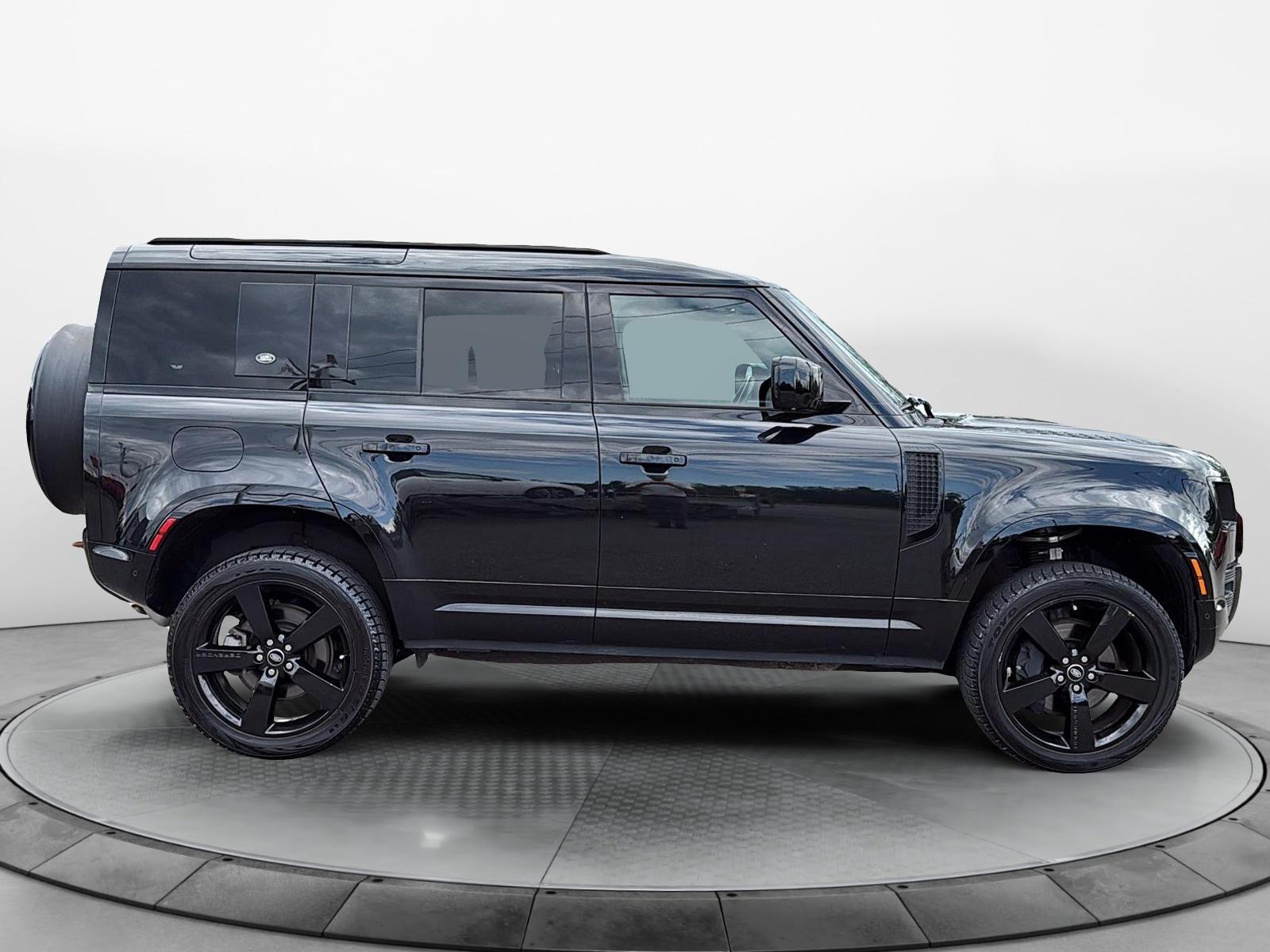 Land Rover Defender 110 X-Dynamic SE P400 2023 — photo 6