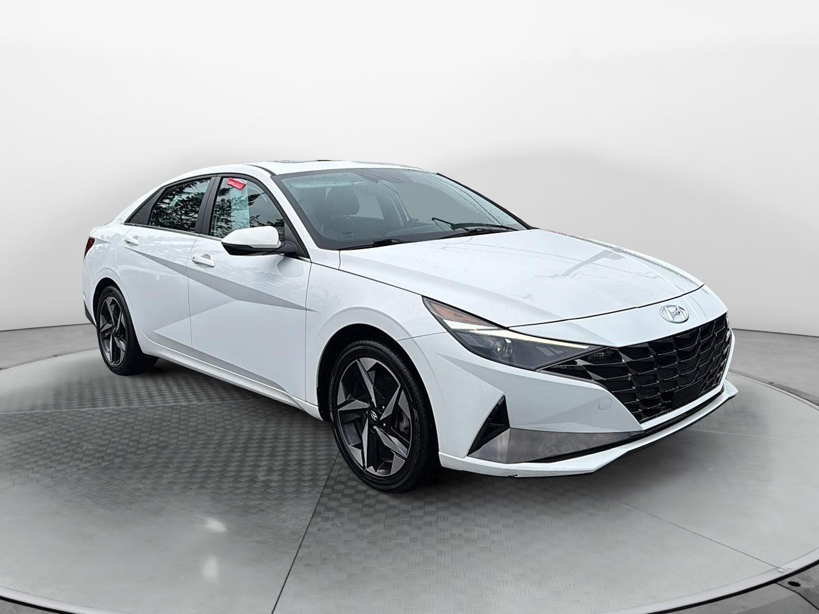 Hyundai Elantra Hybrid Luxury 2023 — photo 3