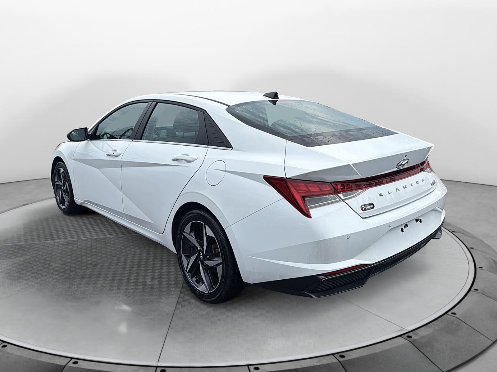 Hyundai Elantra Hybrid Luxury 2023 — photo 6