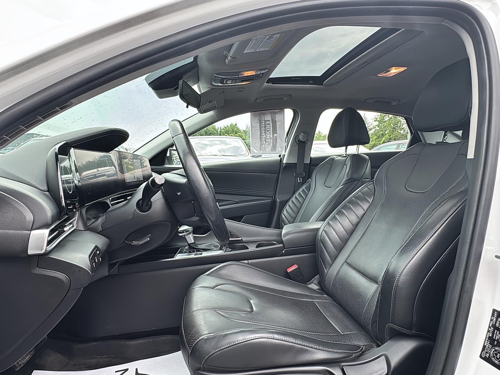 Hyundai Elantra Hybrid Luxury 2023 — photo 8