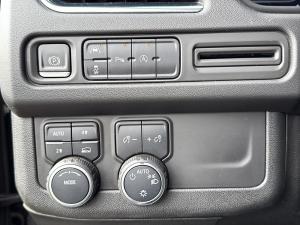 Miniature 14 Chevrolet Suburban 1500 LT 2023