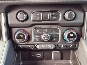 Miniature 20 Chevrolet Suburban 1500 LT 2023
