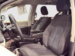 Miniature 10 Chrysler Grand Caravan SXT 2024
