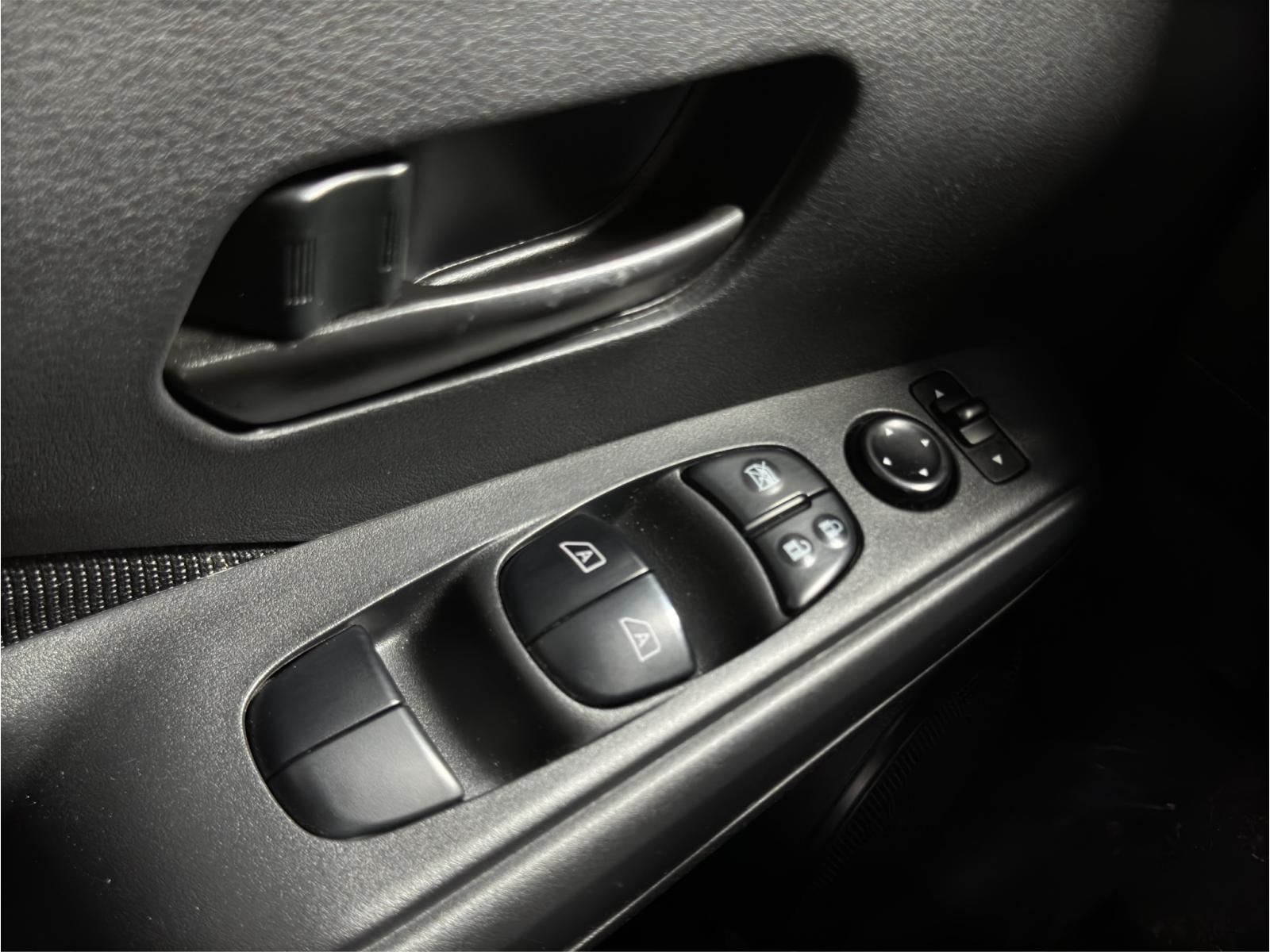 Image 18 Nissan Kicks S 2022