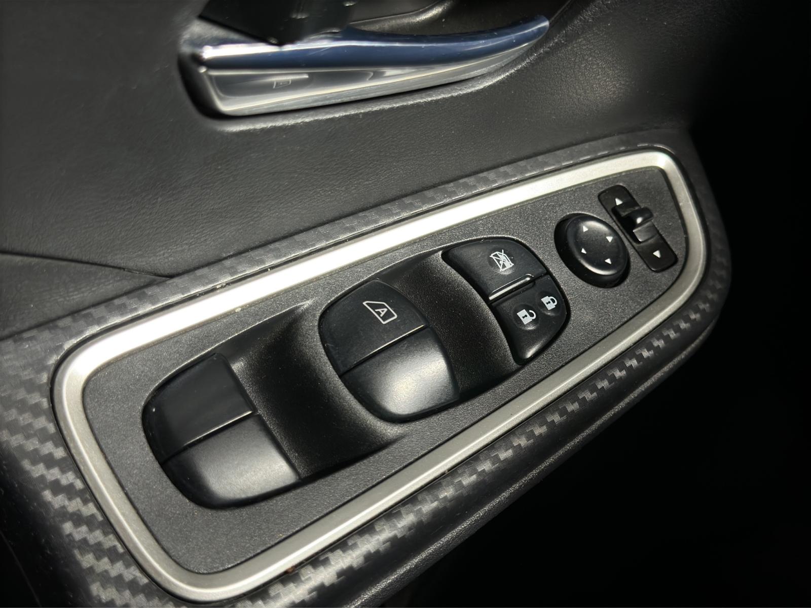 Image 18 Nissan Versa SR 2021