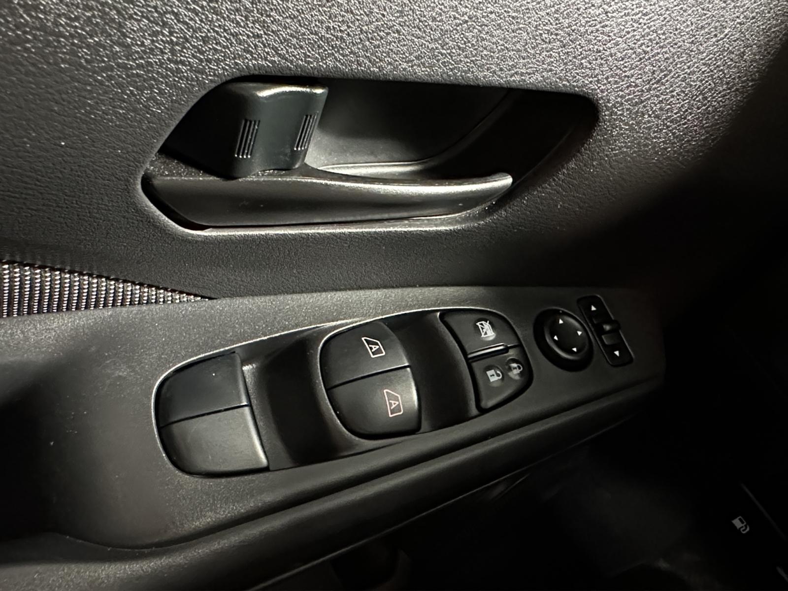 Image 18 Nissan Kicks S 2020