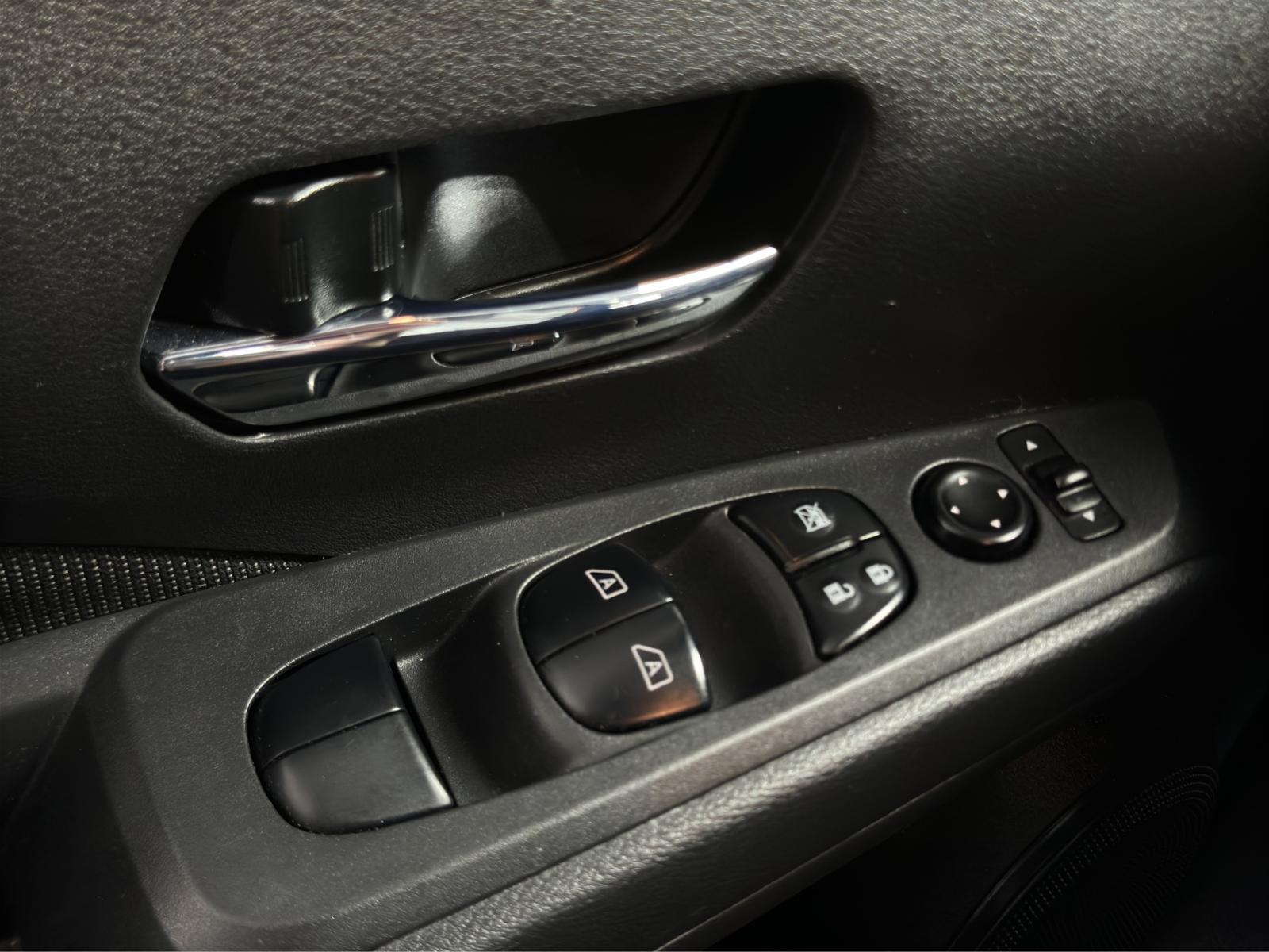 Image 19 Nissan Kicks SV 2023