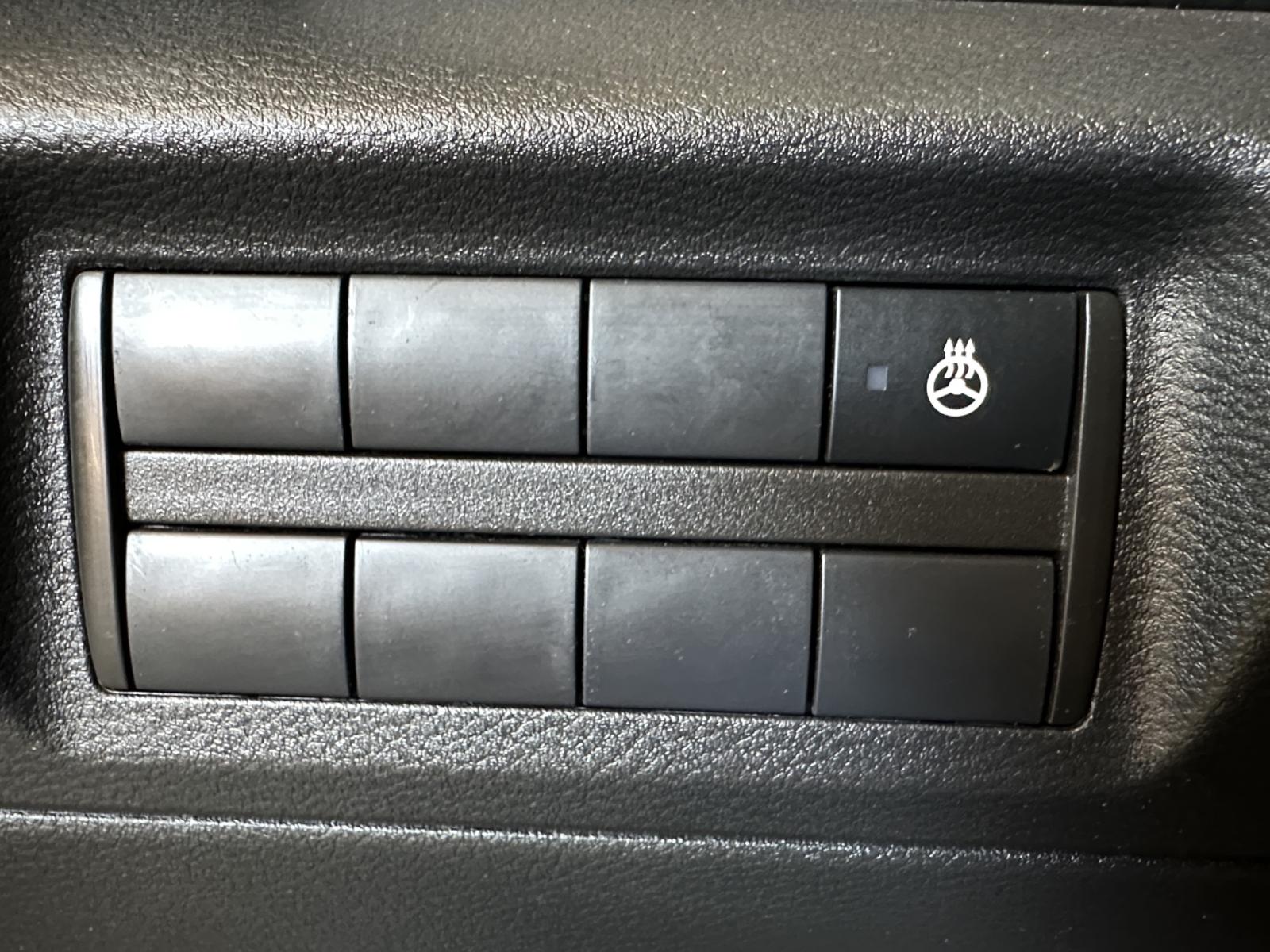 Image 18 Nissan Kicks SV 2023