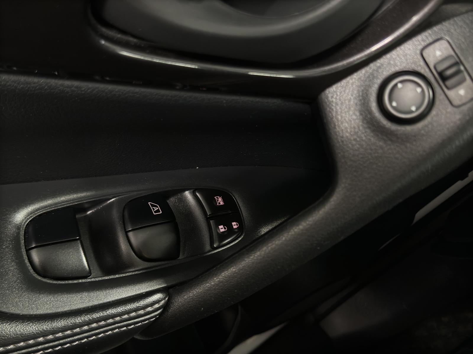 Image 19 Nissan Rogue S 2020