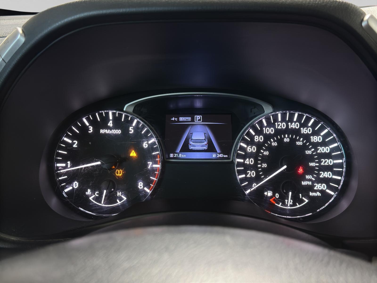 Image 17 Nissan Pathfinder SV 2017