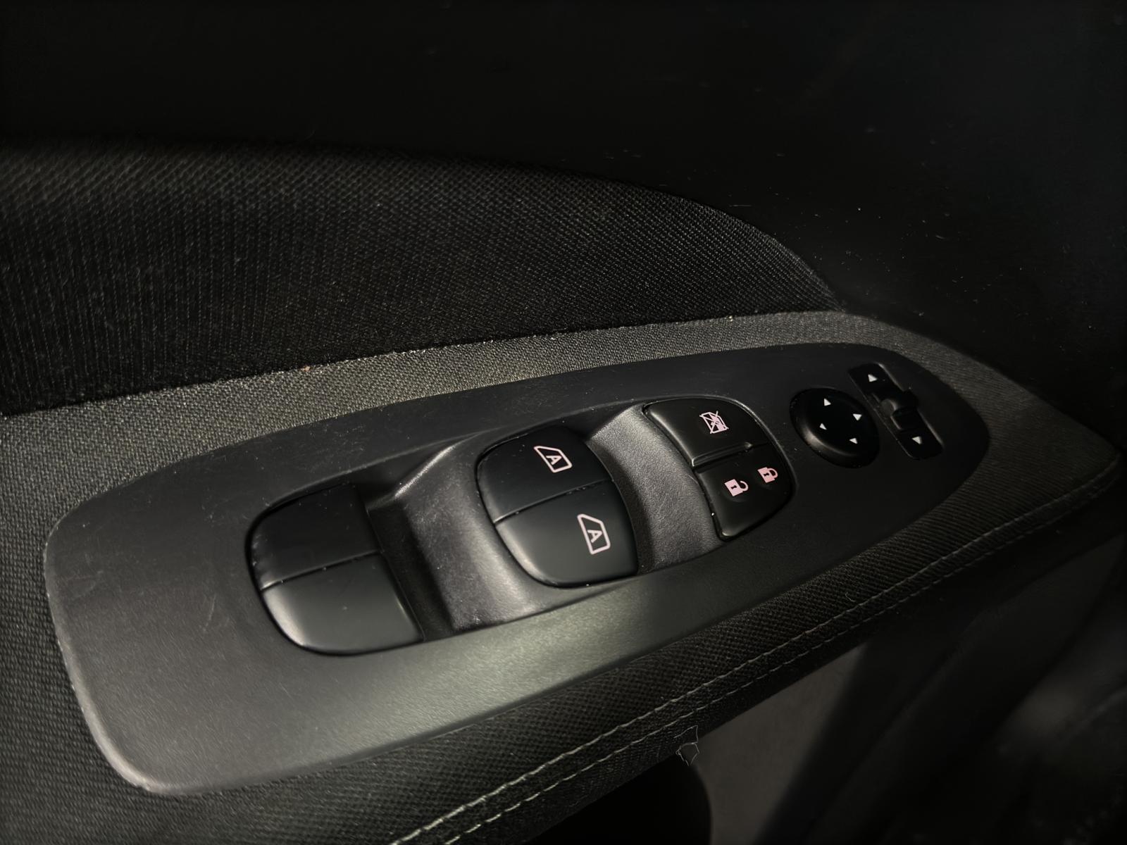 Image 18 Nissan Pathfinder SV 2017