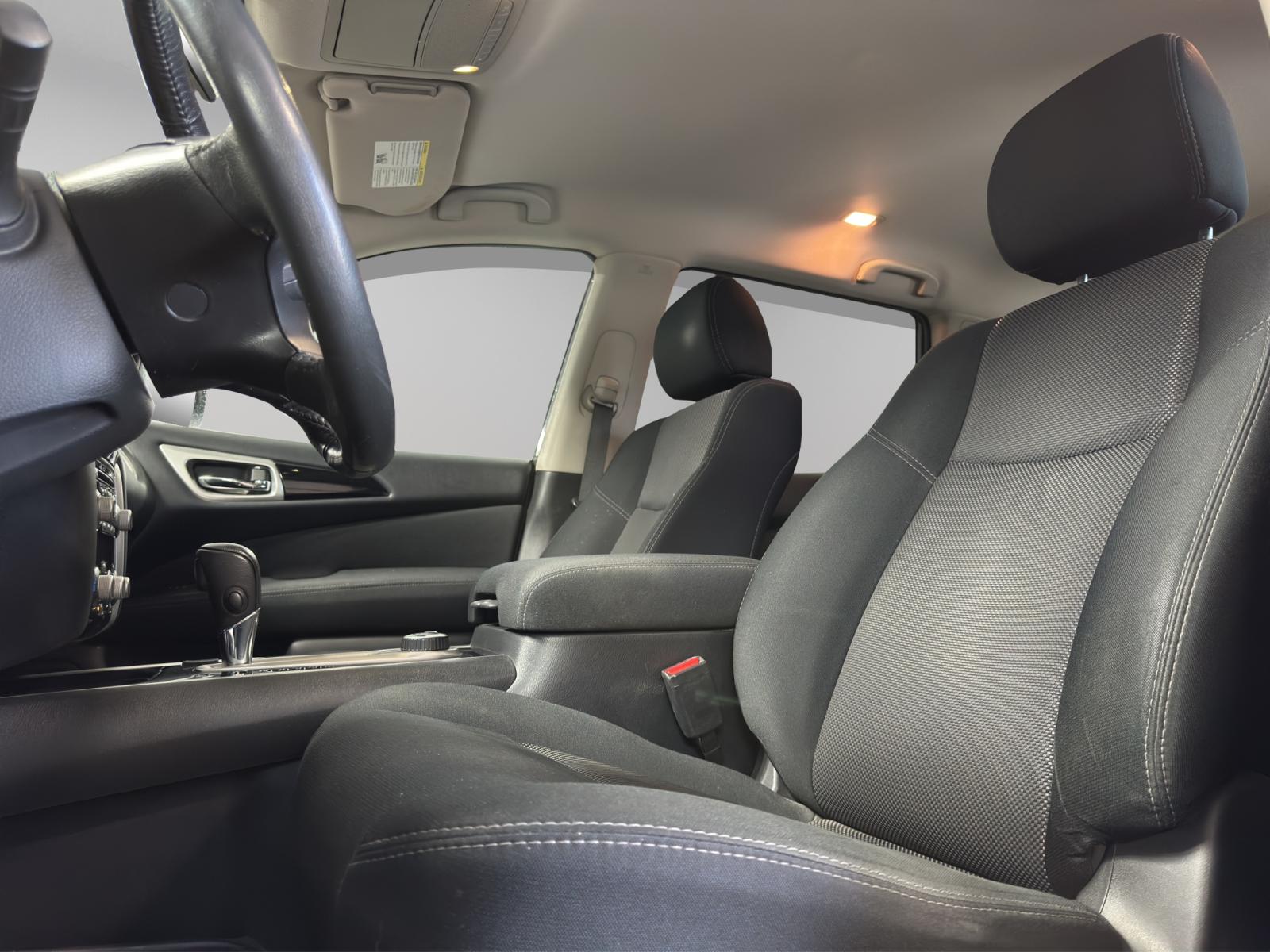 Image 8 Nissan Pathfinder SV 2017