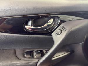 Miniature 14 Nissan Qashqai SV 2018