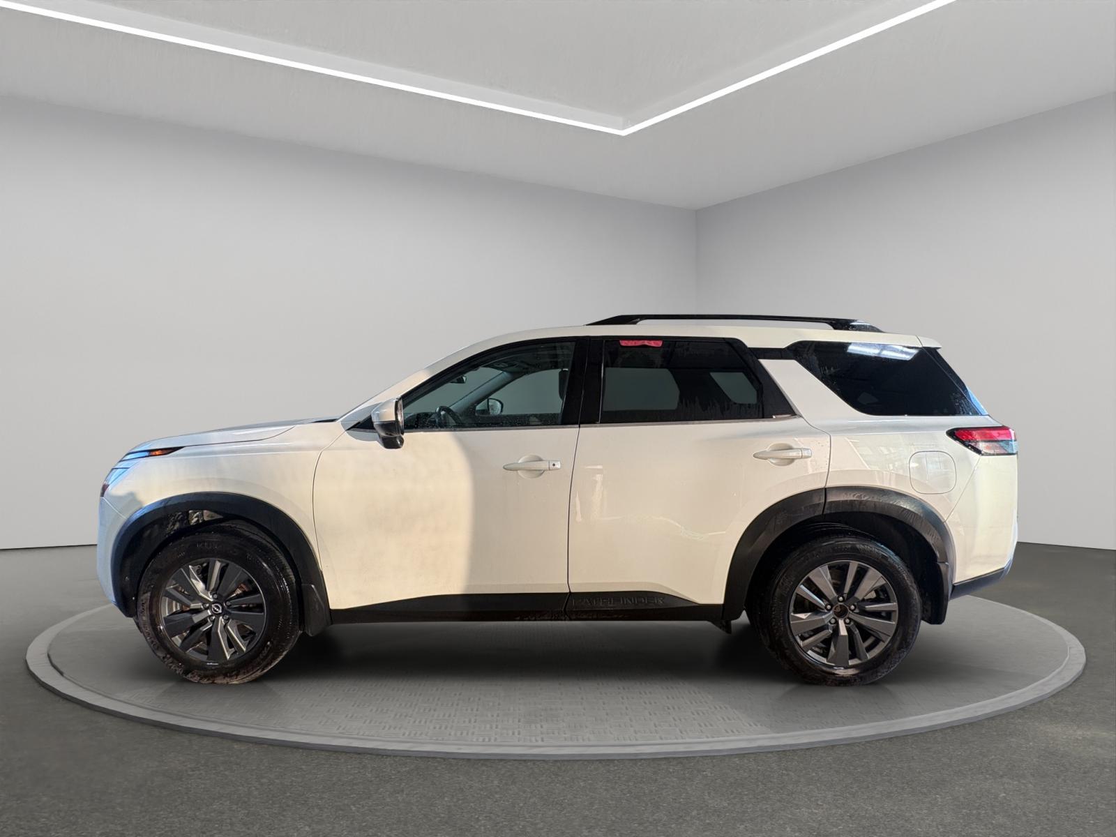 Nissan Pathfinder SV 2023 — photo 2