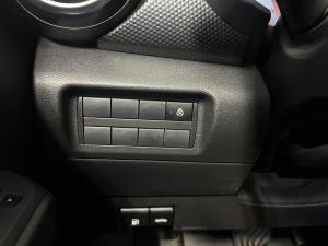 Miniature 14 Nissan Kicks Play SV 2025