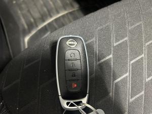 Miniature 17 Nissan Kicks Play SV 2025