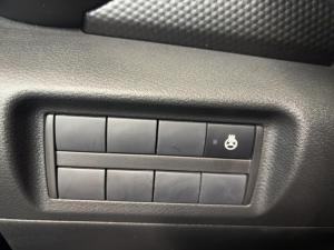 Miniature 12 Nissan Kicks Play SV 2025