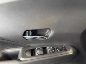 Miniature 13 Nissan Kicks Play SV 2025