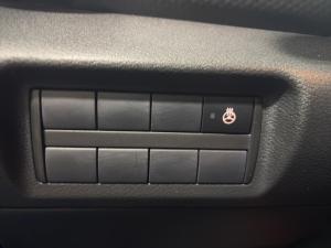 Miniature 12 Nissan Kicks Play SV 2025