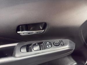 Miniature 13 Nissan Kicks Play SV 2025