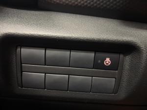 Miniature 12 Nissan Kicks Play SV 2025