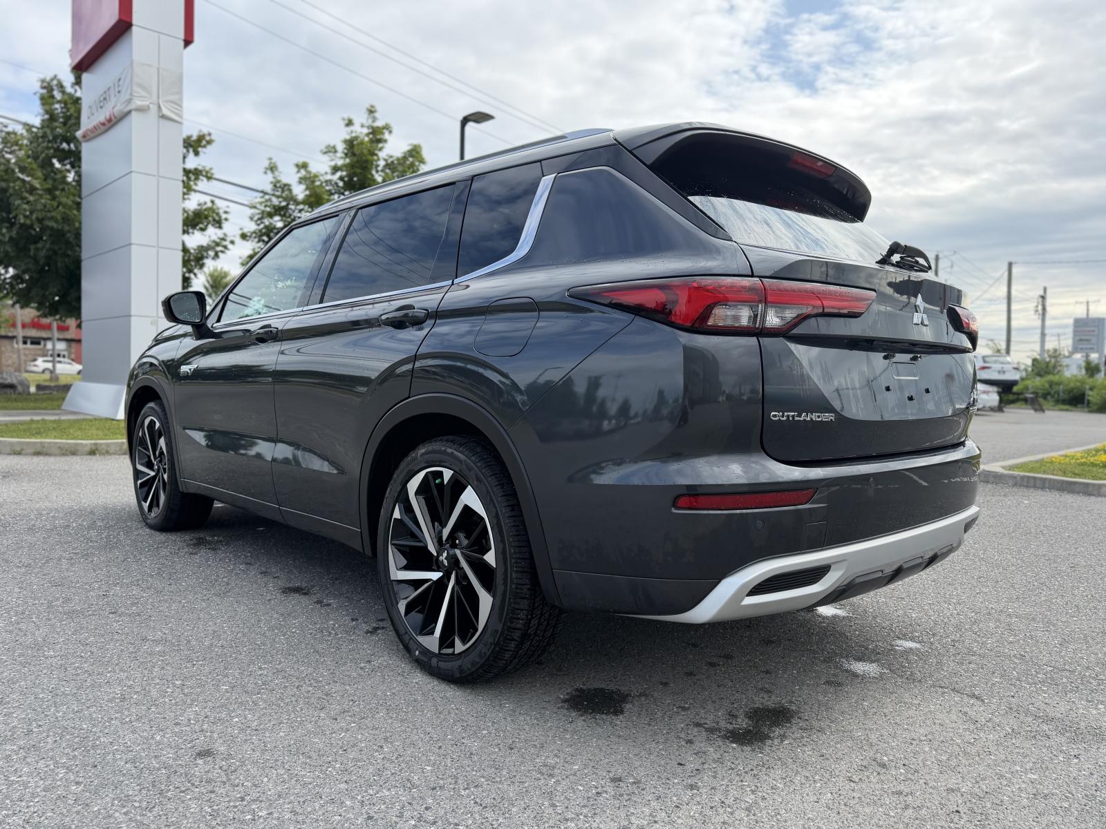 Mitsubishi Outlander SEL PHEV 2025 — photo 8