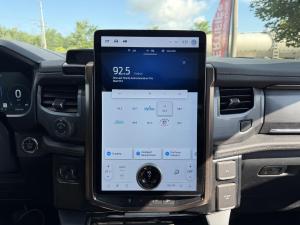 Miniature 14 Ford F150 Lightning Lariat 2023