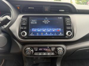 Miniature 13 Nissan Kicks Play SV 2025