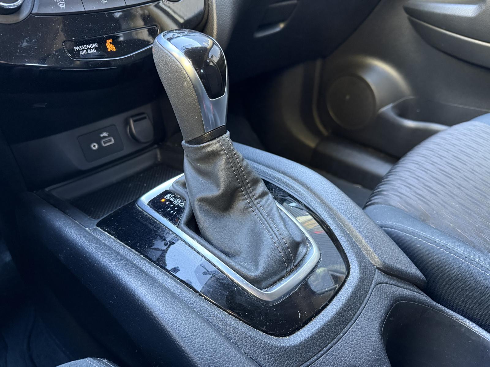 Image 17 Nissan Rogue S 2020