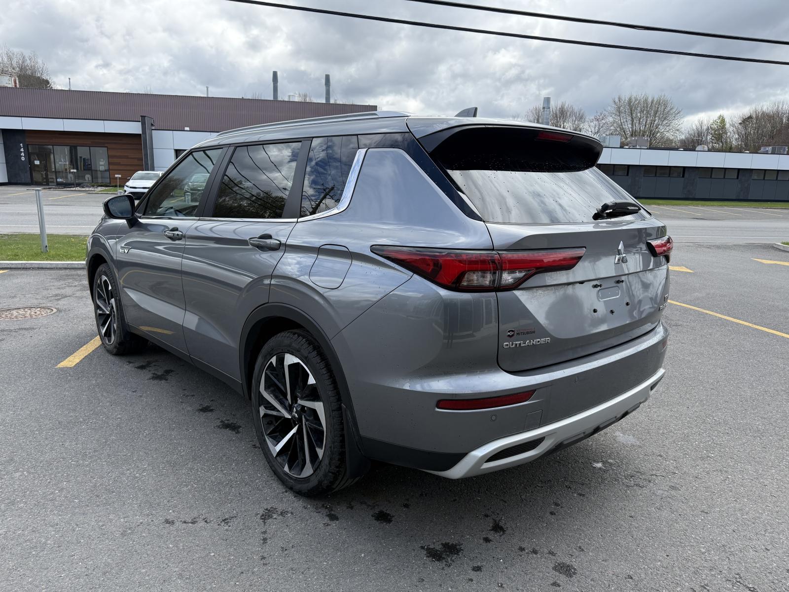 Mitsubishi Outlander ES PHEV 2024 — photo 7